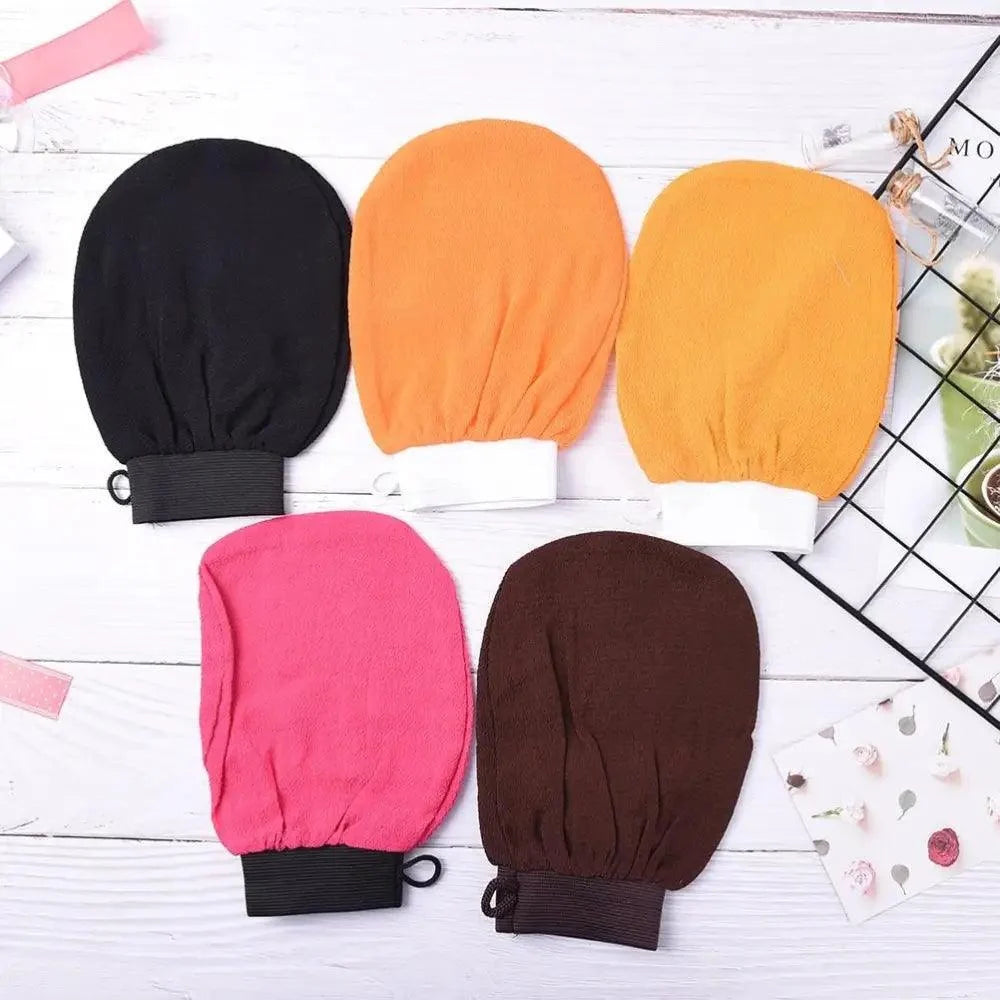 Exfoliating Bath Glove in everyday use